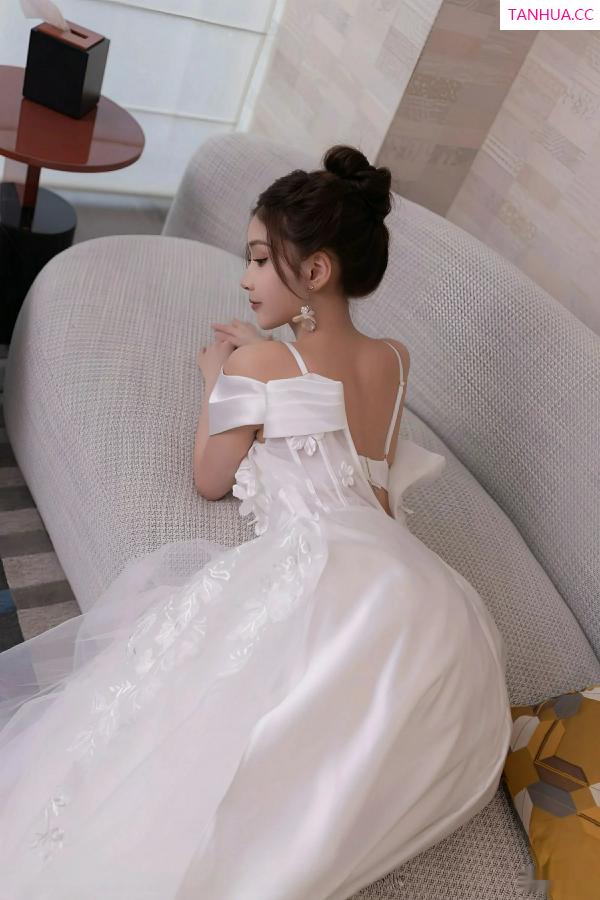   [XiuRen]高清写真图 2025.09.26 No.10814 刘婷婷 白色婚纱第10张图片